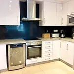 Lovely Accommodation In The Best Location 10-12 Beds!