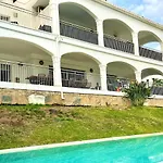 Lovely Accommodation In The Best Location 10-12 Beds!