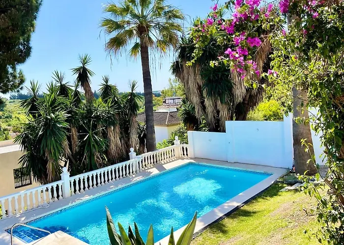 Lovely Accommodation In The Best Location 10-12 Beds!