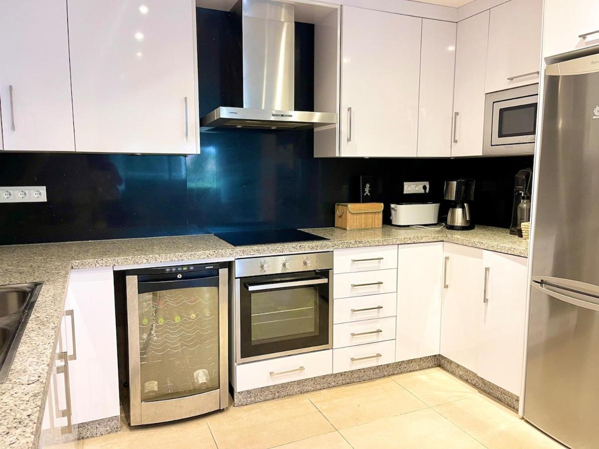 Villa Lovely In The Location 10-12 Beds! Marbella