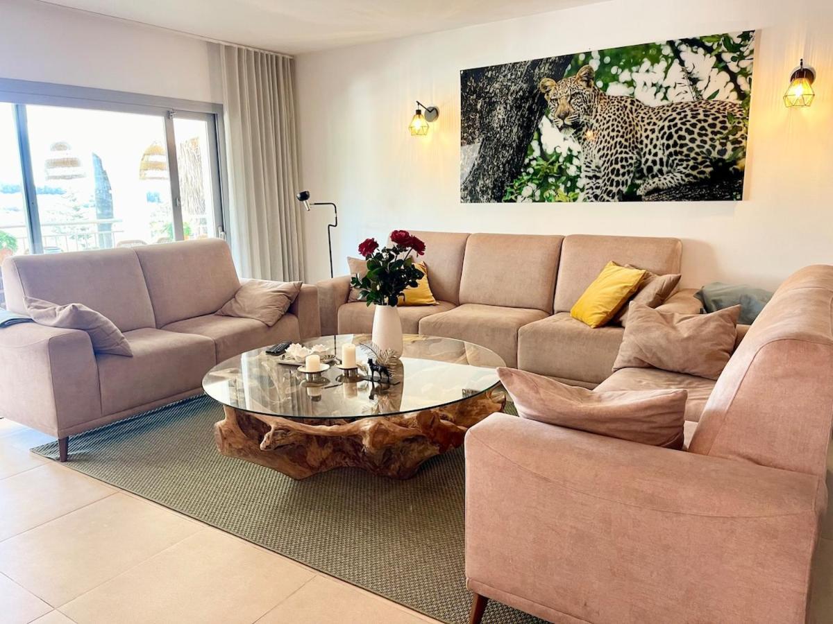 Villa Lovely In The Location 10-12 Beds!