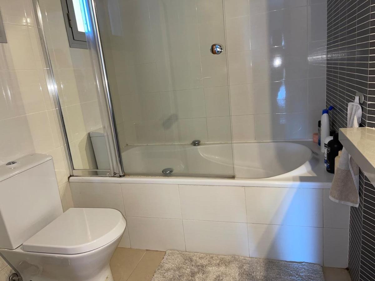 Lovely In The Location 10-12 Beds! Villa