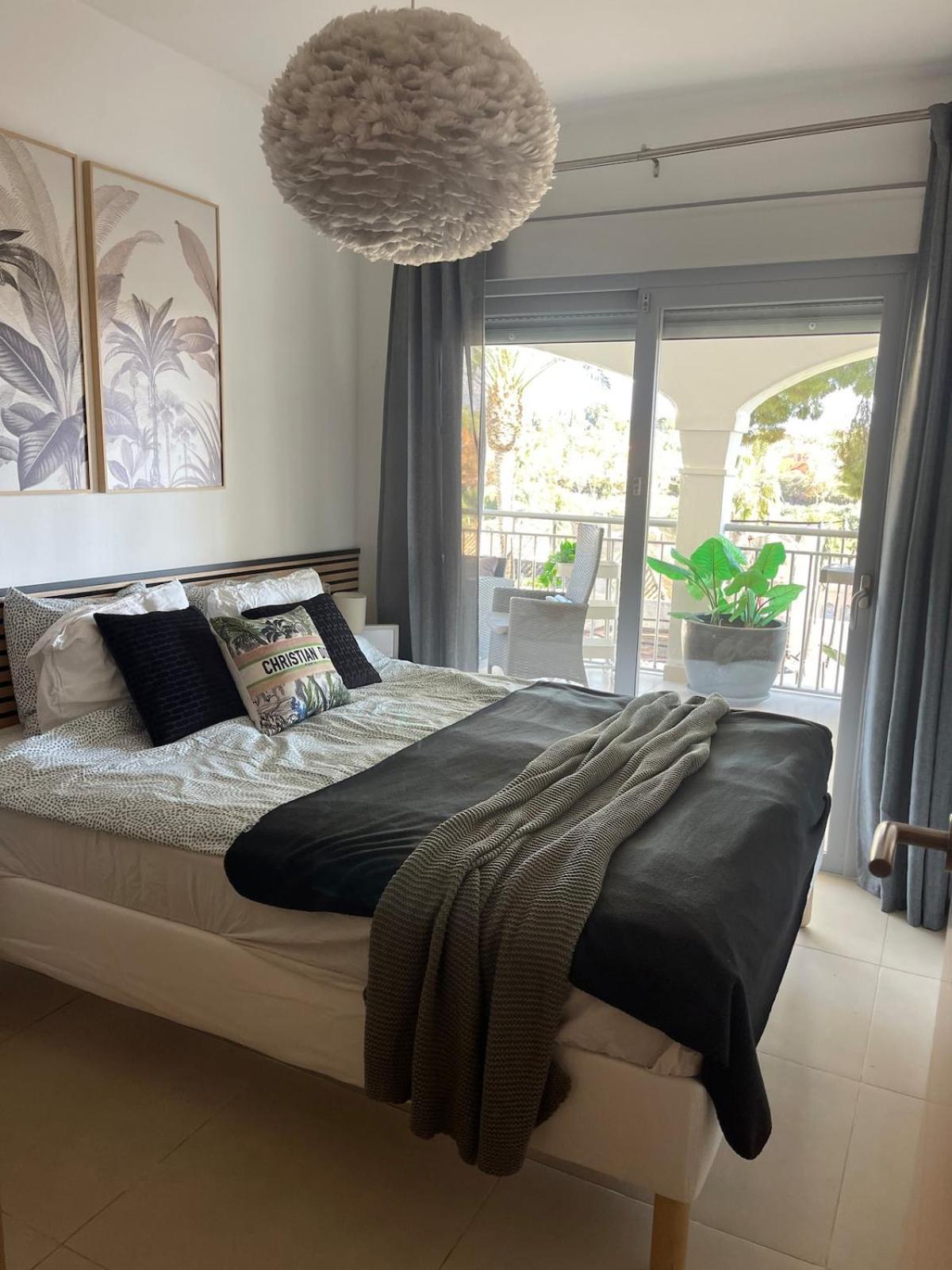 Lovely In The Location 10-12 Beds!