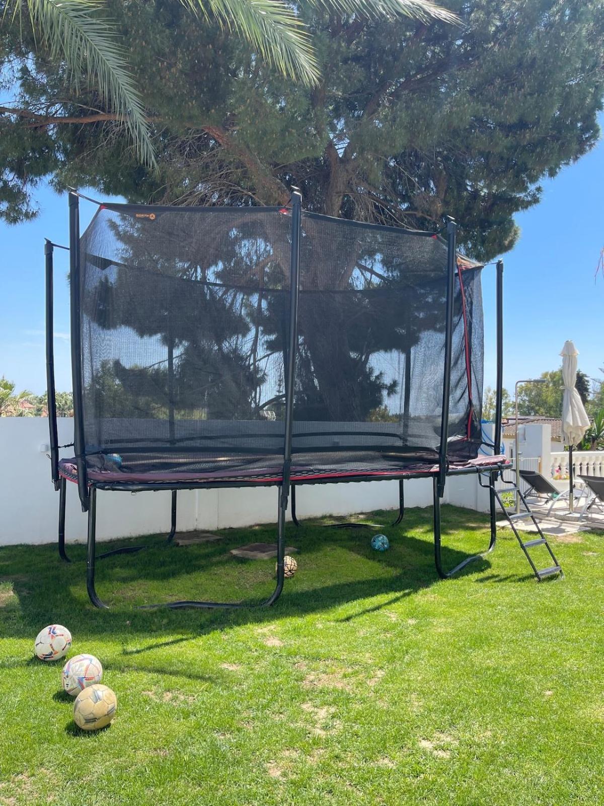 Lovely In The Location 10-12 Beds! * Marbella