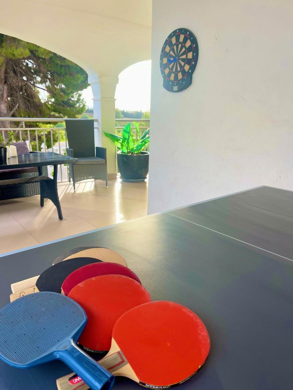 Villa Lovely In The Location 10-12 Beds!